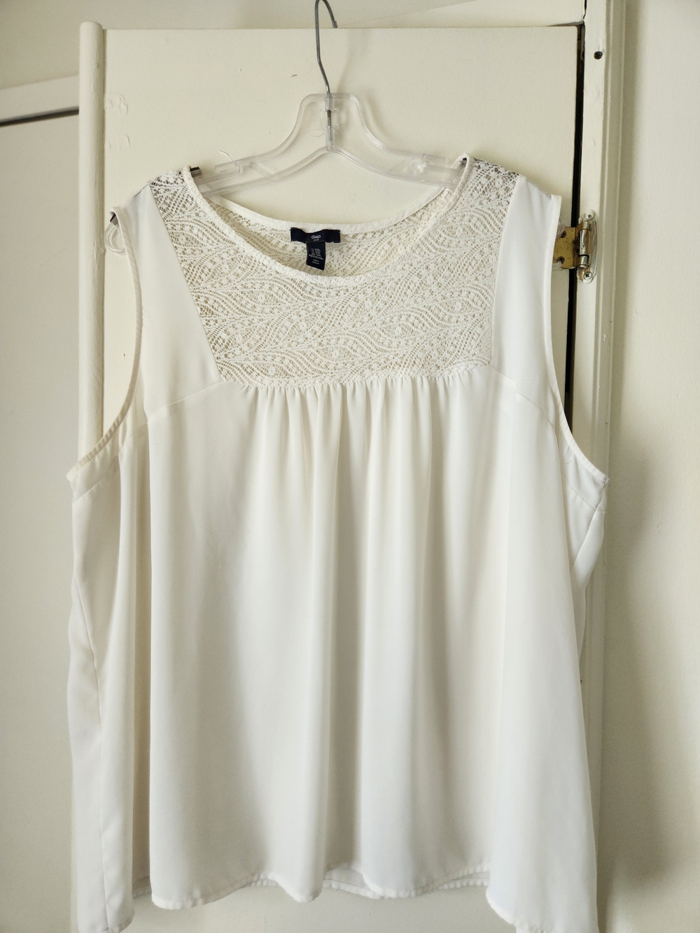GAP White Lace Yoke Sleeveless Camisole